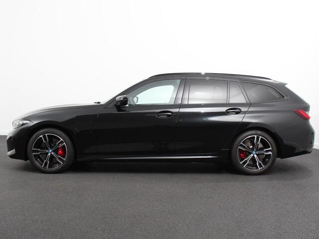 BMW 3-SERIE Touring 330e M-Sport PHEV Digitale Cockpit Climate control Stoel verwarming LED Sfeer verlichting Lichtmetalen velgen Navigatie Apple carplay/ Android auto Parkeersensoren