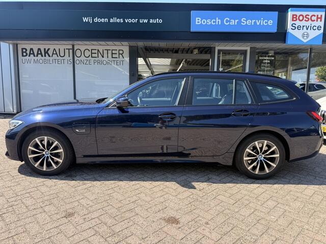 BMW 3-SERIE Touring 320e xDrive Business EditionPlus | Pano | Camera | Leer