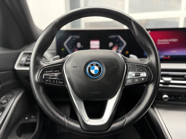 BMW 3-SERIE Touring 330e Executive 293pk | Nieuw Model | Virtual Cockpit | Apple Carplay/Android Auto | Dab | Elektrisch bedienbare achterklep | LED koplampen | Sportstoelen | Trekhaak elektrisch bedienbaar | Zeer compleet!