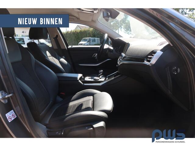 BMW 3-SERIE Touring 318i Business Edition Led / Cruise / Navi / Carplay / PDC / Leer / Clima / NL auto