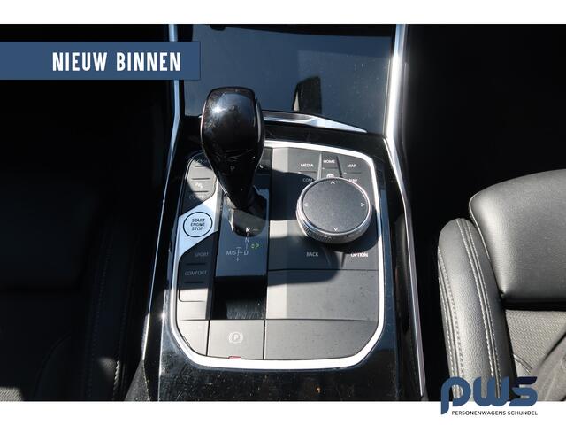 BMW 3-SERIE Touring 318i Business Edition Led / Cruise / Navi / Carplay / PDC / Leer / Clima / NL auto