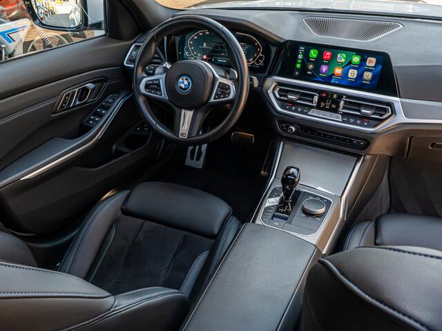 BMW 3-SERIE Touring 320e xDrive M-Sport PANO 19 INCH CAMERA SHADOW LINE APPLE CARPLAY