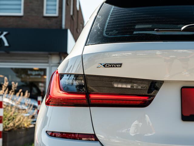 BMW 3-SERIE Touring 320e xDrive M-Sport PANO 19 INCH CAMERA SHADOW LINE APPLE CARPLAY