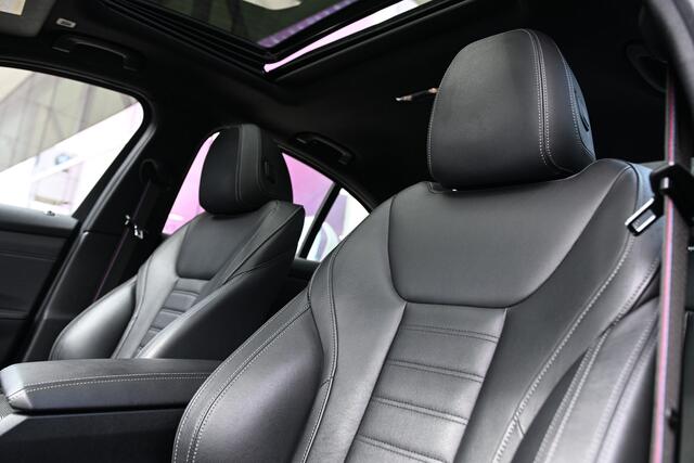 BMW 3-SERIE 318i High Executive M Sport Automaat / Schuif-kanteldak / Sportstoelen / Achteruitrijcamera / Head-Up / LED / Stoelverwarming / Live Cockpit Professional