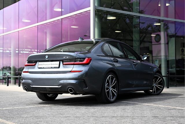 BMW 3-SERIE 318i High Executive M Sport Automaat / Schuif-kanteldak / Sportstoelen / Achteruitrijcamera / Head-Up / LED / Stoelverwarming / Live Cockpit Professional