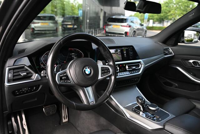 BMW 3-SERIE 318i High Executive M Sport Automaat / Schuif-kanteldak / Sportstoelen / Achteruitrijcamera / Head-Up / LED / Stoelverwarming / Live Cockpit Professional