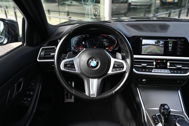 BMW 3-SERIE 318i High Executive M Sport Automaat / Schuif-kanteldak / Sportstoelen / Achteruitrijcamera / Head-Up / LED / Stoelverwarming / Live Cockpit Professional