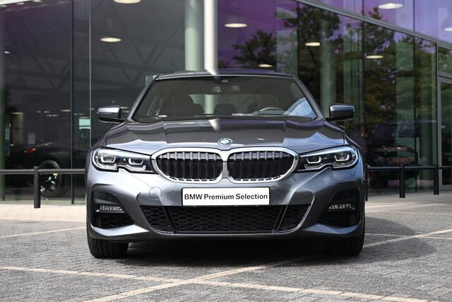 BMW 3-SERIE 318i High Executive M Sport Automaat / Schuif-kanteldak / Sportstoelen / Achteruitrijcamera / Head-Up / LED / Stoelverwarming / Live Cockpit Professional