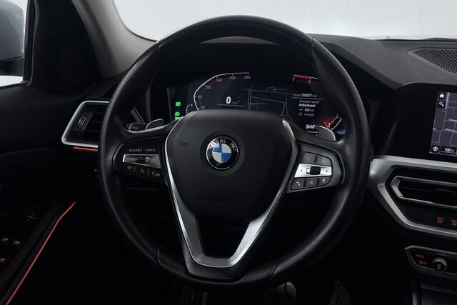 BMW 3-SERIE 320i Executive Edition (PANORAMADAK, SFEERVERLICHTING, PDC, DEALER ONDERHOUDEN)