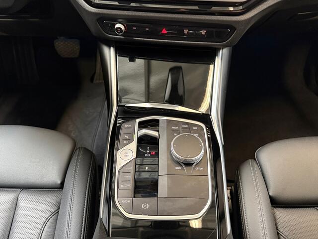 BMW 3-SERIE Touring 330e I Facelift I Adaptive Cruise I Leder I Elek. Achterklep I Stoelverwarming I Camera I
