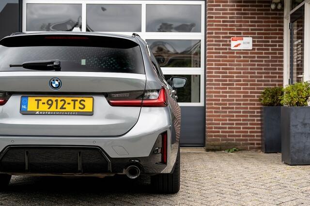 BMW 3-SERIE 330 330e Touring M Sport | Panorama | ACC | Harman/Kardon | Trekhaak | Stoelverw. | 19' Inch |