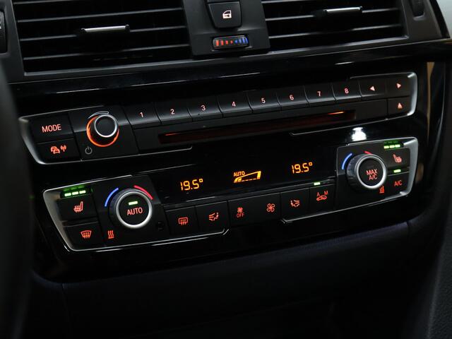 BMW 3-SERIE 320i Centennial High Executive [VOL LEDER, STOELVERWARMING, LED, NAVIGATIE, CRUISE CONTROL, PDC ACHTER, CLIMATE CONTROL, BLUETOOTH, SPORTSTUUR, NIEUWSTAAT]