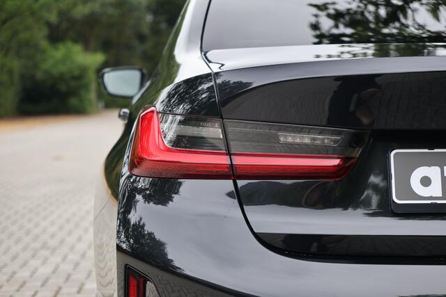 BMW 3-SERIE 330e M-Sport | Pano | H&K | HUD | Adap Cruise | 360 cam | Memory | 19" | Keyless | Grootlichtassistent | Etc.