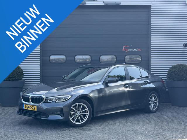 BMW 3-SERIE 320i xDrive High Executive Edition | Navigatie | Head-Up Display | DAB | Privacy Glass | Lederen Bekleding |