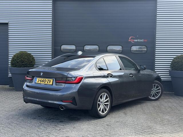 BMW 3-SERIE 320i xDrive High Executive Edition | Navigatie | Head-Up Display | DAB | Privacy Glass | Lederen Bekleding |