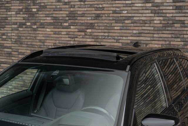 BMW 3-SERIE Touring 330e | M-Sport | Live Cockpit | Panorama | Leder | Memory | Head-Up | Trekhaak | 360 Camera | 19"LM | Saphire Zwart