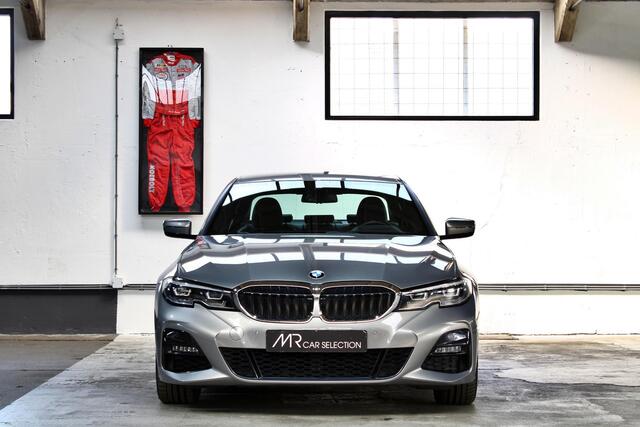 BMW 3-SERIE 320i High Executive M Sport | Apple Car Play | HUD | Dealer onderhouden