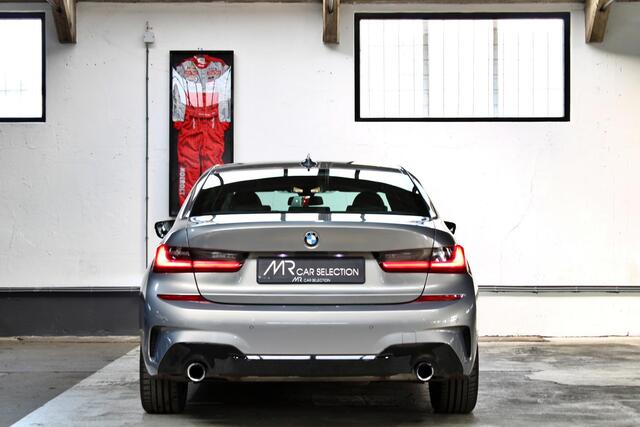 BMW 3-SERIE 320i High Executive M Sport | Apple Car Play | HUD | Dealer onderhouden