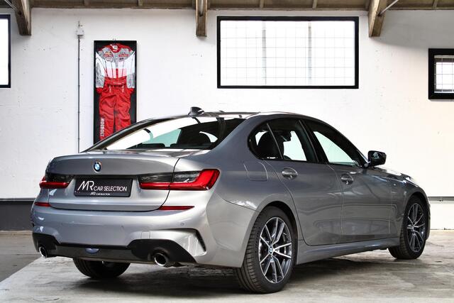 BMW 3-SERIE 320i High Executive M Sport | Apple Car Play | HUD | Dealer onderhouden