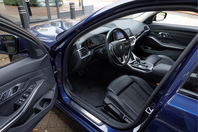 BMW 3-SERIE 320i Aut. High Executive Sportline Sportstoelen - Stoelverwarming - Live Cockpit Prof.