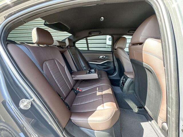 BMW 3-SERIE Sedan 318i M Sport | Trekhaak