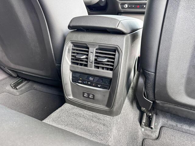 BMW 3-SERIE Sedan 320i M Sport | Harman Kardon
