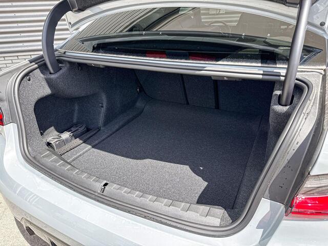 BMW 3-SERIE Sedan 320i M Sport | Harman Kardon