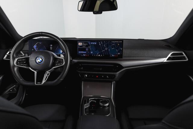 BMW 3-SERIE Touring 330e xDrive M Sport Edition | Dig. Cockpit | Adapt. Cruise | Stoelverw. | PDC | 360 Camera | NAV + App. Connect | ECC | Elek. Klep | LM 18" | 3198