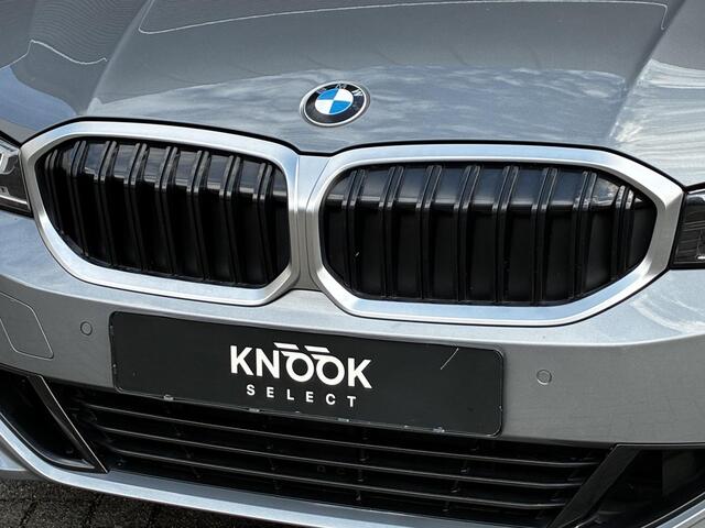 BMW 3-SERIE Sedan 318i Automaat / Navigatiesysteem / Stoelverwarming / Parkeersensoren achter / Active Guard Plus / Shadow Line / Live Cockpit Plus / Cruise Control / DAB / Connected Package Professional