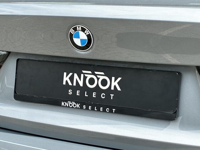 BMW 3-SERIE Sedan 318i Automaat / Navigatiesysteem / Stoelverwarming / Parkeersensoren achter / Active Guard Plus / Shadow Line / Live Cockpit Plus / Cruise Control / DAB / Connected Package Professional