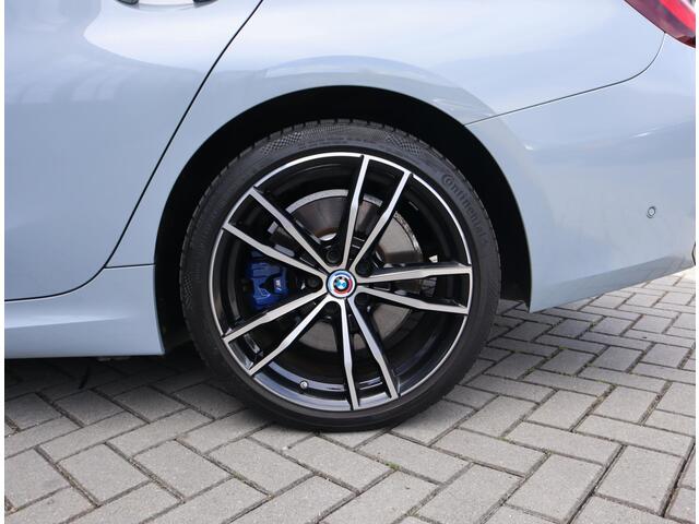 BMW 3-SERIE Touring 330e xDrive M Sport | Pano | Memory | Trekhaak | Laser | ACC | BLIS | Leer | HUD