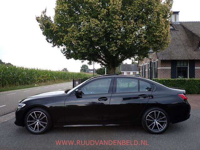 BMW 3-SERIE 320D High Executive Edition / HEAD-UP / SCHUIFKANTEL-DAK / CARPLAY / CAMERA