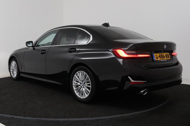BMW 3-SERIE 320i High Executive (PANORAMADAK, DEALER ONDERHOUDEN, STUUR-/STOELVERWARMING, SFEERVERLICHTING)