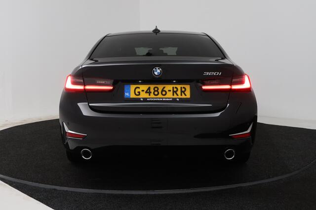 BMW 3-SERIE 320i High Executive (PANORAMADAK, DEALER ONDERHOUDEN, STUUR-/STOELVERWARMING, SFEERVERLICHTING)