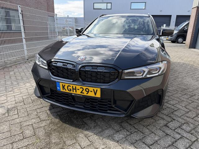 BMW 3-SERIE Touring 330e xDrive M-Sport | Facelift | Pano | Carplay | 292PK | Carbon | Keyless | SOH 93% | MARGE