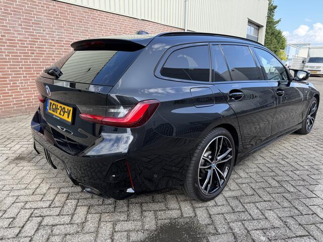 BMW 3-SERIE Touring 330e xDrive M-Sport | Facelift | Pano | Carplay | 292PK | Carbon | Keyless | SOH 93% | MARGE