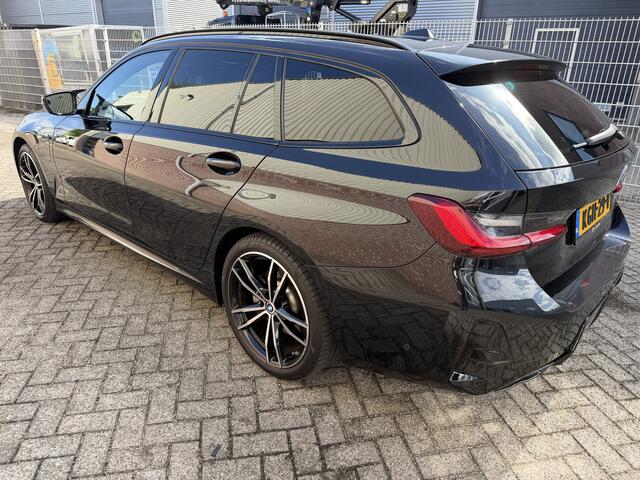 BMW 3-SERIE Touring 330e xDrive M-Sport | Facelift | Pano | Carplay | 292PK | Carbon | Keyless | SOH 93% | MARGE