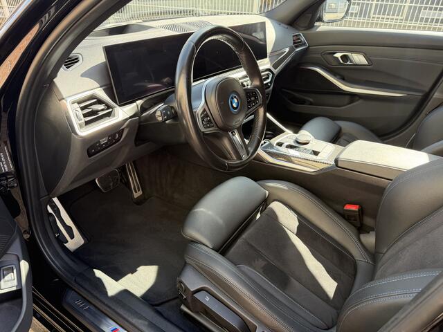 BMW 3-SERIE Touring 330e xDrive M-Sport | Facelift | Pano | Carplay | 292PK | Carbon | Keyless | SOH 93% | MARGE