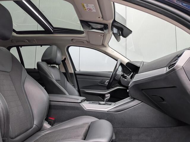 BMW 3-SERIE Touring 330e eDrive Edition | Panorama | Trekhaak | Sportst | 1e Eig | Parking Pack | 100% Dealeroh