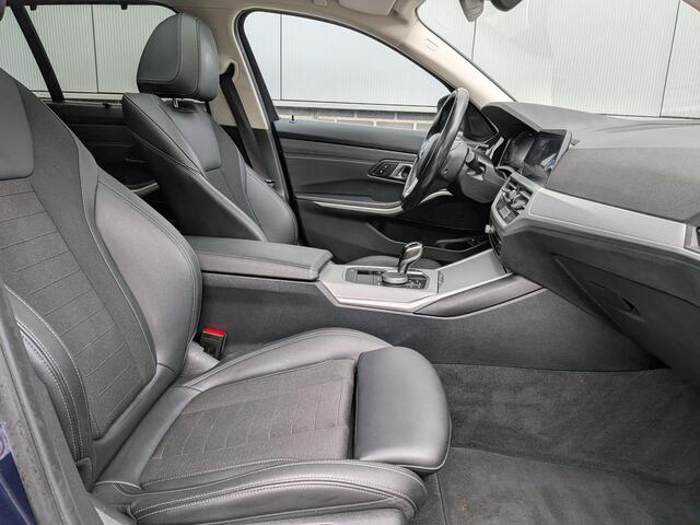 BMW 3-SERIE Touring 330e eDrive Edition | Panorama | Trekhaak | Sportst | 1e Eig | Parking Pack | 100% Dealeroh