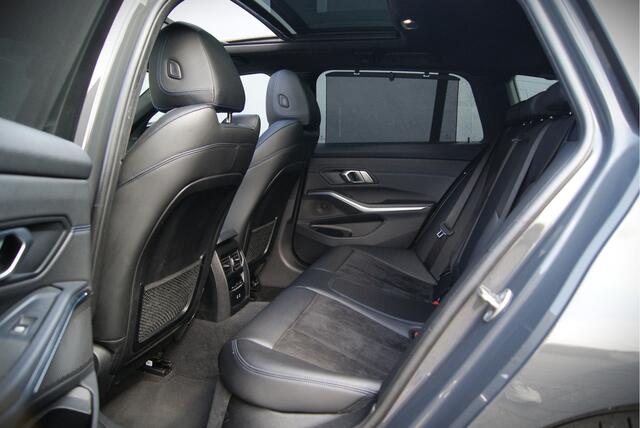 BMW 3-SERIE Touring 330e 292PK High Ex. M-Sport Shadow Panoramadak/Laser/Carplay/Stuurverw./Afn.trekhk/Davitgrau/Carbon