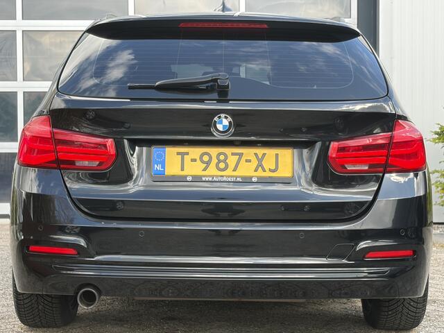 BMW 3-SERIE Touring 318i High Executive 136pk | Bluetooth | Cruise control | Elektrisch bedienbare achterklep | LED koplampen | Parkeersensor voor en achter | Rondomzicht camera | Voorstoelen verwarmd | Zeer nette auto!