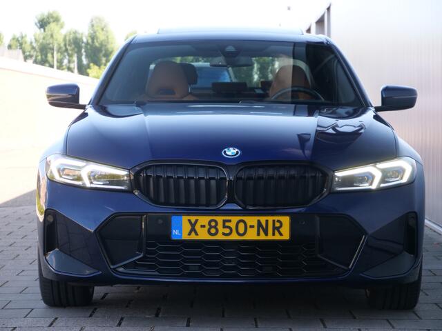 BMW 3-SERIE 330e 292 Pk Automaat Navi / DAB / Leer / Apple Carplay / M-pakket / Schuifdak