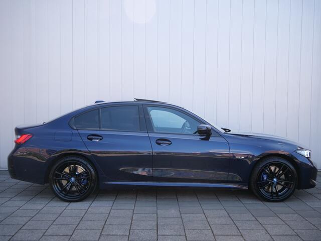 BMW 3-SERIE 330e 292 Pk Automaat Navi / DAB / Leer / Apple Carplay / M-pakket / Schuifdak