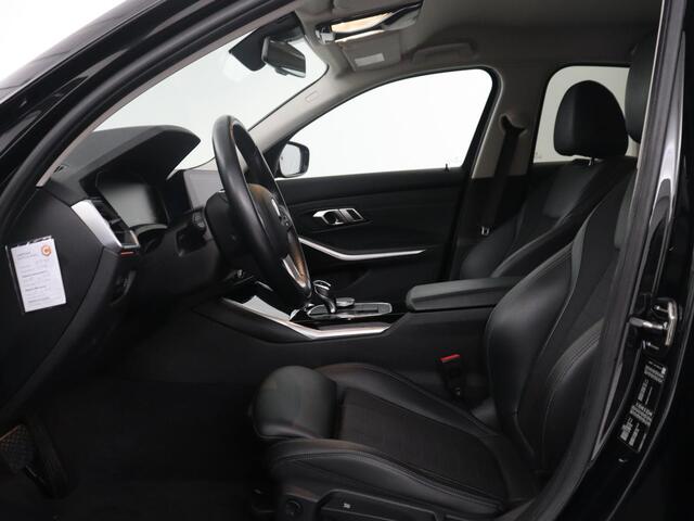 BMW 3-SERIE 320i Executive Edition | Half leder | Cruise control | Navigatie | Bluetooth | Carplay | Park assist | Interieurverlichting | Virtueel dashboard | Climate control | Full LED | 18" velgen