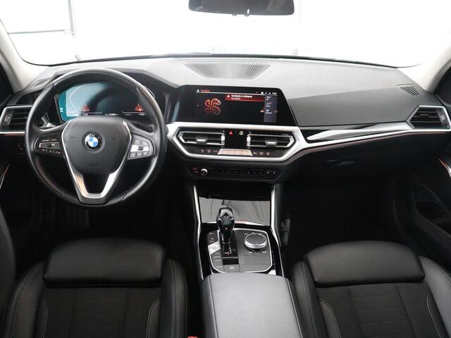 BMW 3-SERIE 320i Executive Edition | Half leder | Cruise control | Navigatie | Bluetooth | Carplay | Park assist | Interieurverlichting | Virtueel dashboard | Climate control | Full LED | 18" velgen
