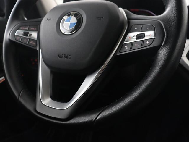 BMW 3-SERIE 320i Executive Edition | Half leder | Cruise control | Navigatie | Bluetooth | Carplay | Park assist | Interieurverlichting | Virtueel dashboard | Climate control | Full LED | 18" velgen