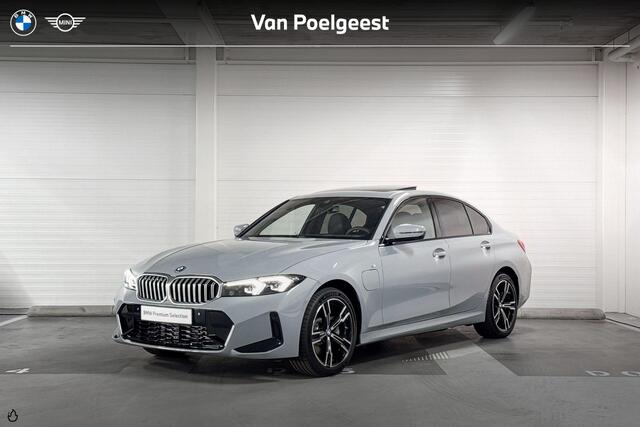 BMW 3-SERIE Sedan 330e M Sport | Schuifdak | Trekhaak