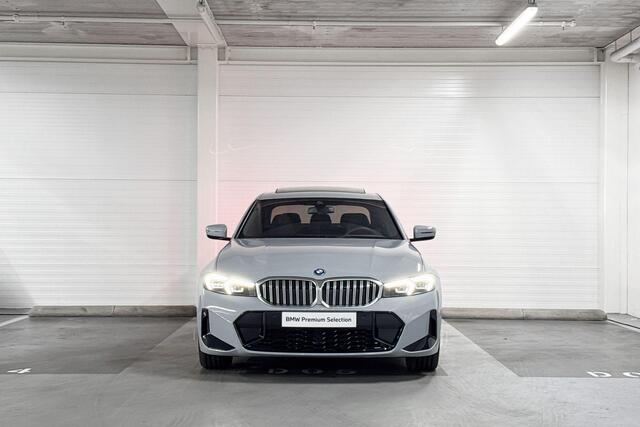 BMW 3-SERIE Sedan 330e M Sport | Schuifdak | Trekhaak