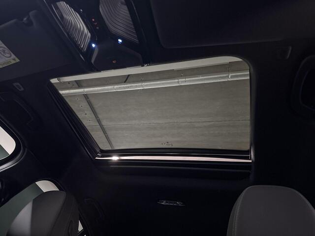 BMW 3-SERIE Sedan 330e M Sport | Schuifdak | Trekhaak